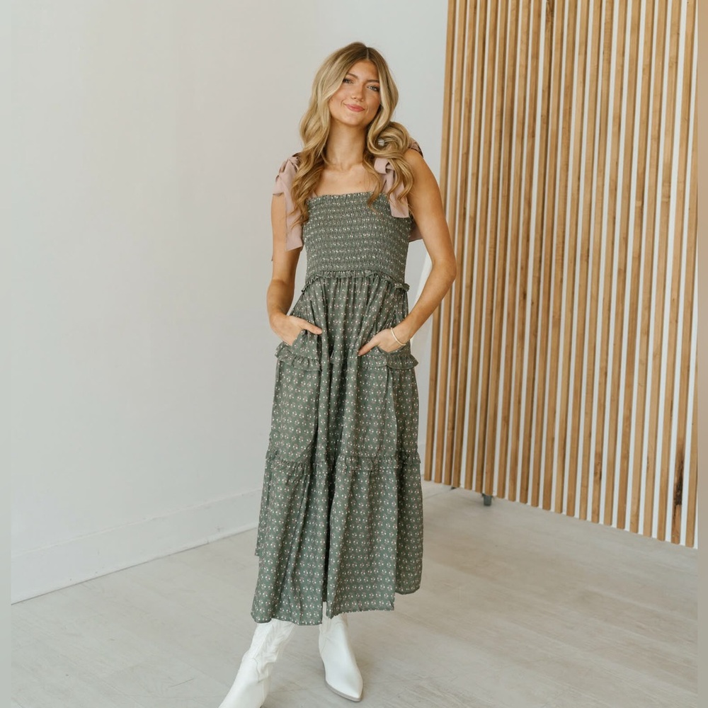 NWT green floral tie strap midi dress